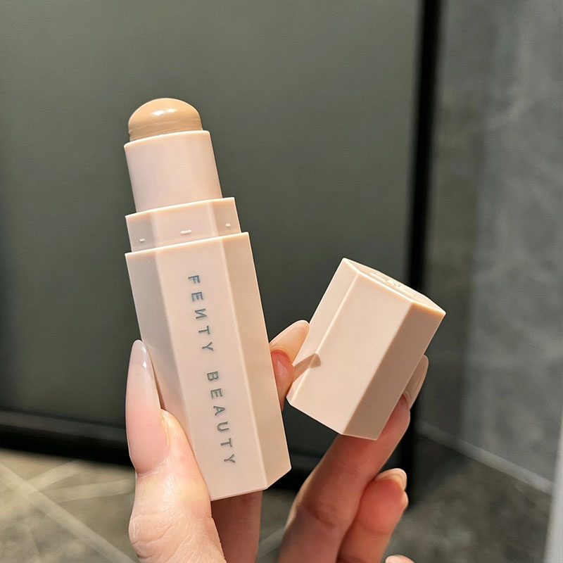 Fashion Fenty Beauty Contourin - Fenty Beauty Makeup Highlighter recensie en prijs