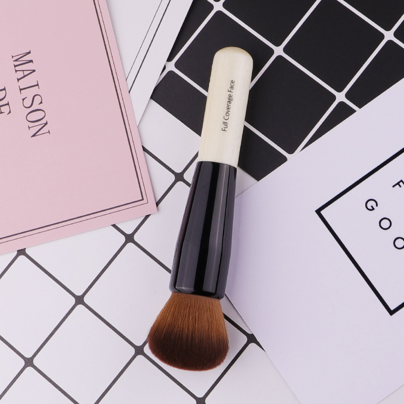 Poedermake-upborstel Houten ha - Concealer Full Coverage recensie en prijs